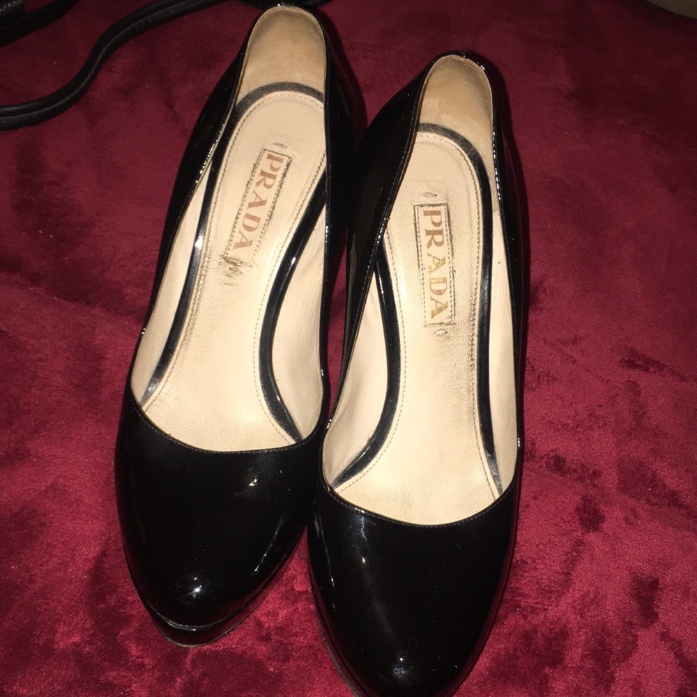 Used Prada patten leather shoes
